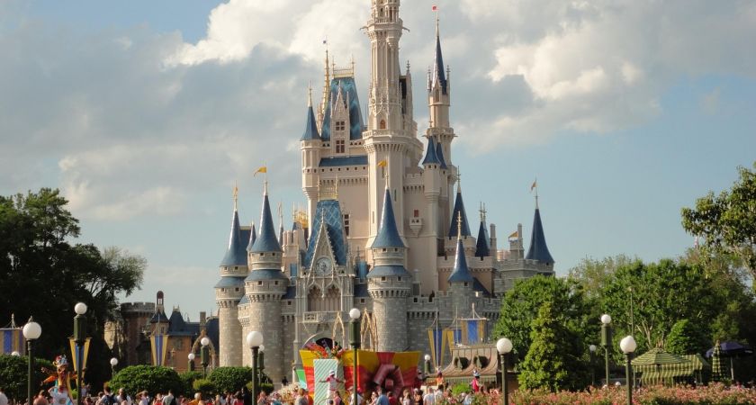 Antalya Çıkışlı Yaz Tatiline Özel Kültür ve Eğlence Turu Paris & Disneyland Brüksel – Köln