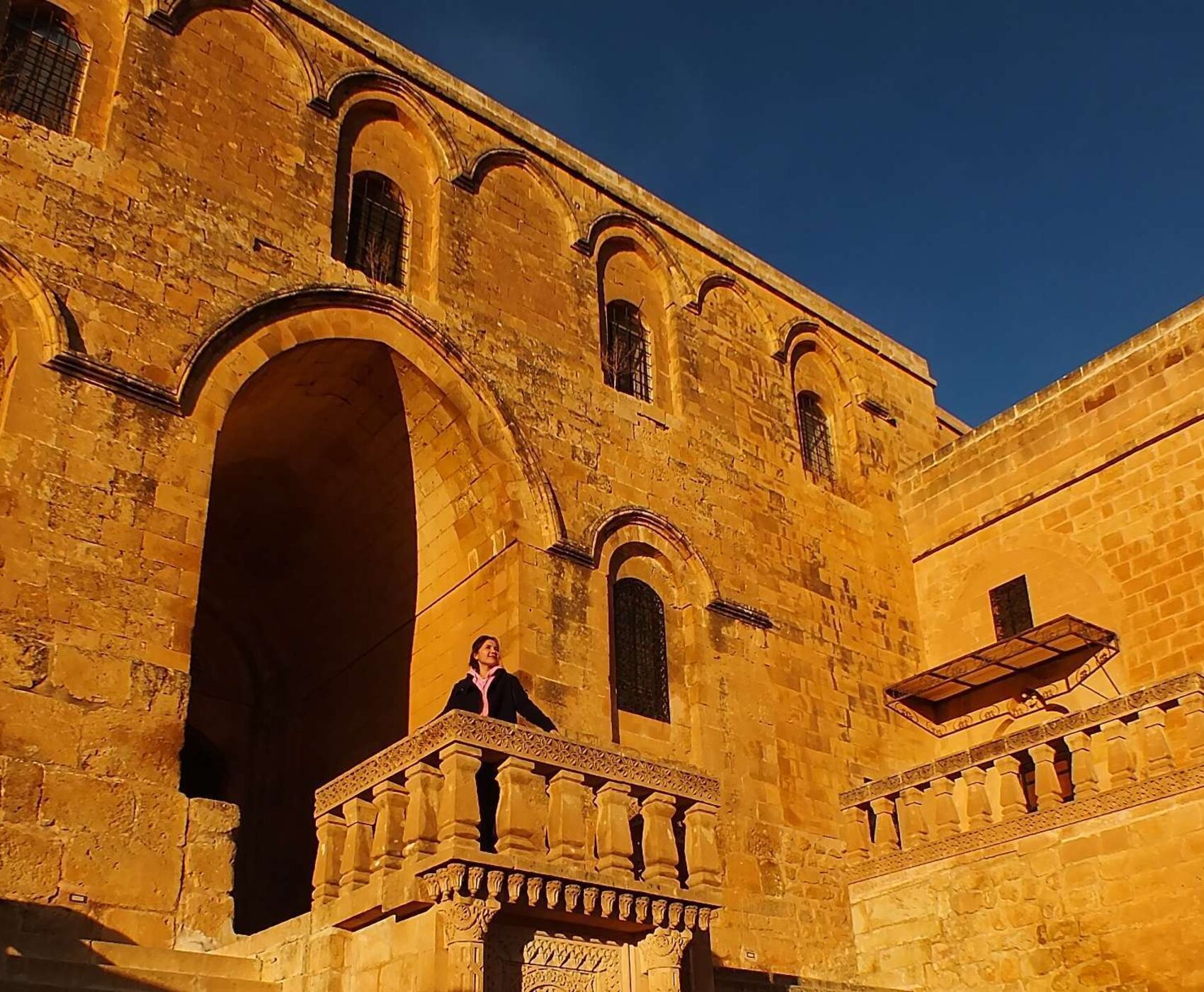 ANTALYA'DAN DİREKT UÇAKLI VAN BAŞKALE YÜKSEKOVA HAKKARİ ŞIRNAK CİZRE DİYARBAKIR